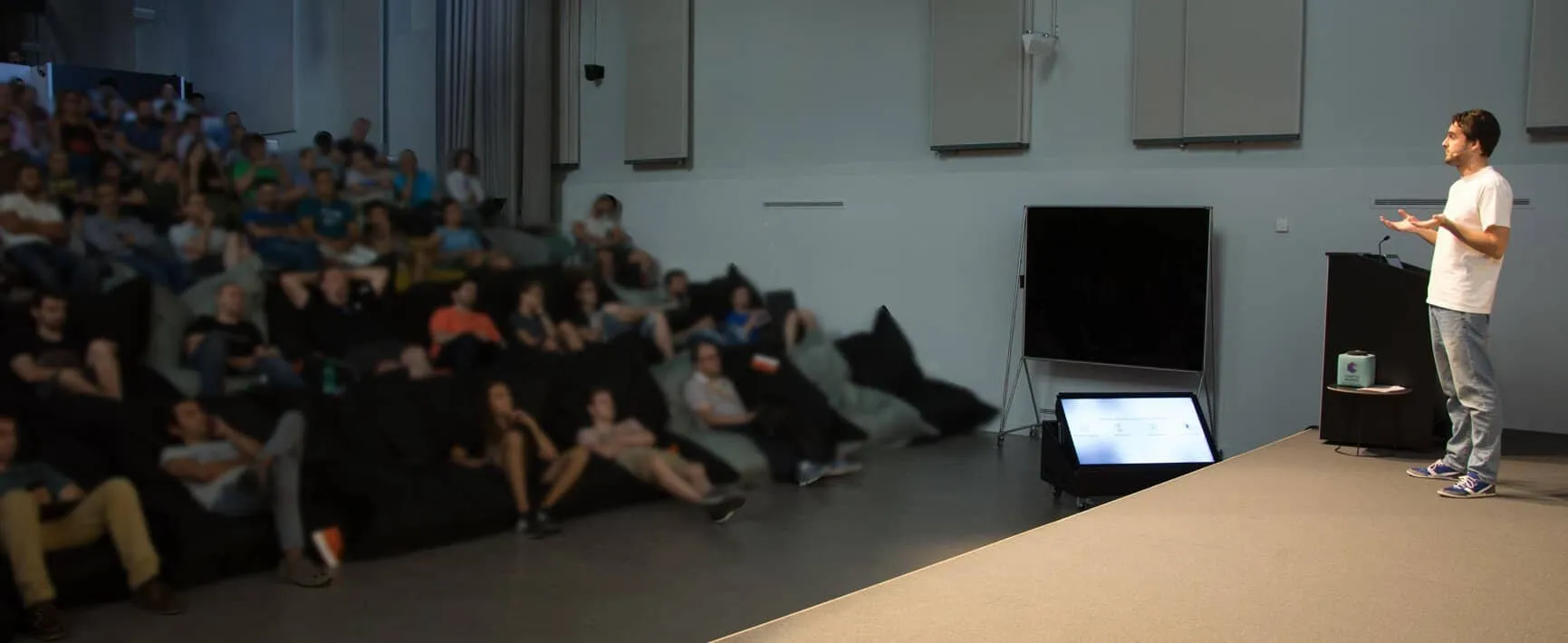 Carlos Hernando presentando en Google Campus Madrid